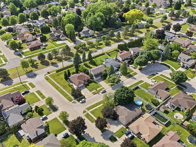 13615 Brookside Drive, Sterling Heights, MI 48313