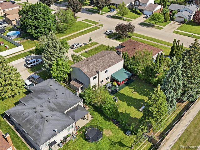 13615 Brookside Drive, Sterling Heights, MI 48313