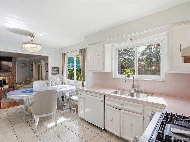 13615 Brookside Drive, Sterling Heights, MI 48313
