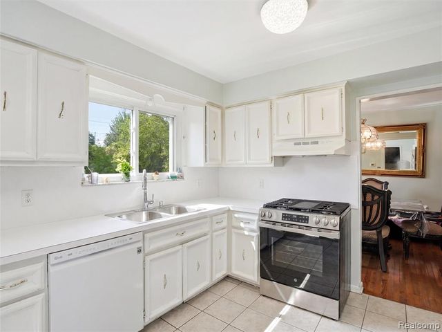 13615 Brookside Drive, Sterling Heights, MI 48313