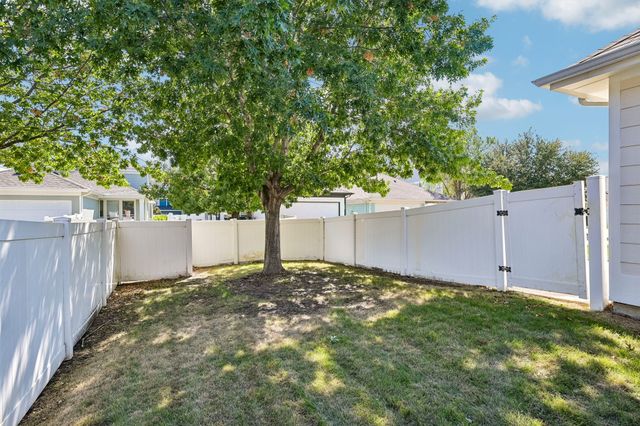 1009 Wenk Drive, Savannah, TX 76227