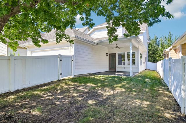 1009 Wenk Drive, Savannah, TX 76227