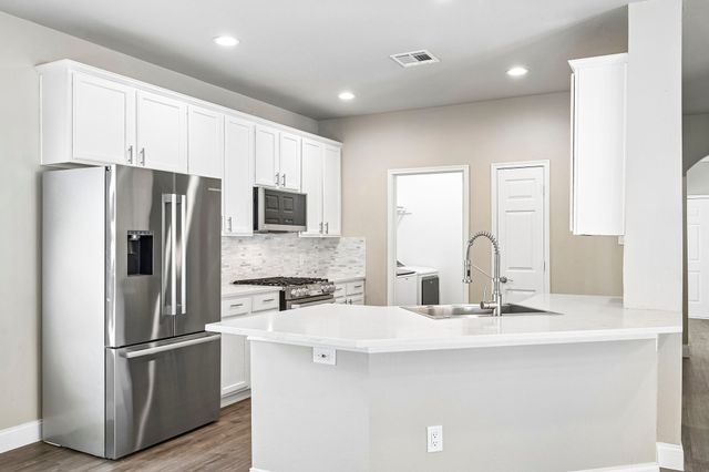 1009 Wenk Drive, Savannah, TX 76227