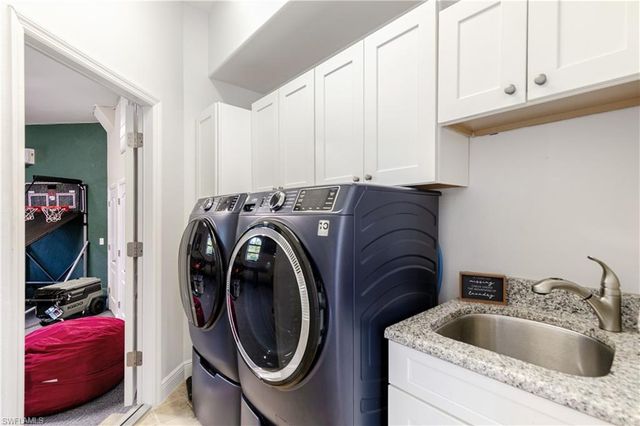 2003 NE 10th PL, Cape Coral, FL 33909