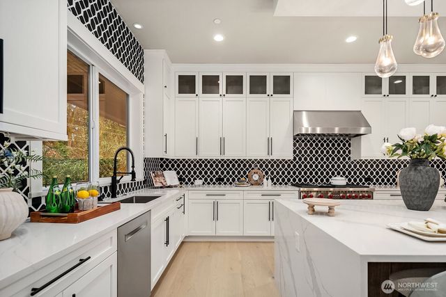 3204 116th Avenue NE, Bellevue, WA 98004