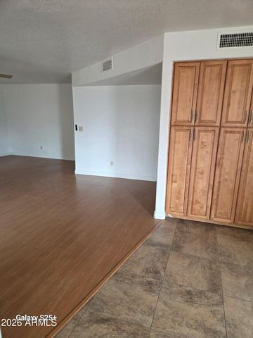 8631 W MONTE VISTA Road, Phoenix, AZ 85037