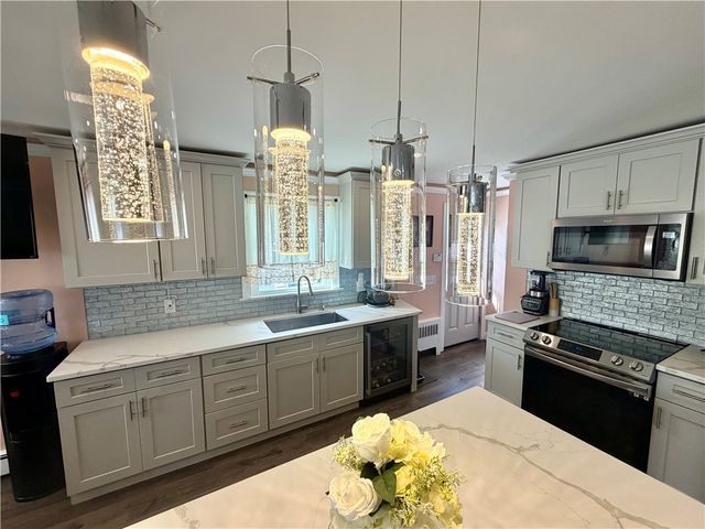 94 Gloucester Street, Providence, RI 02908