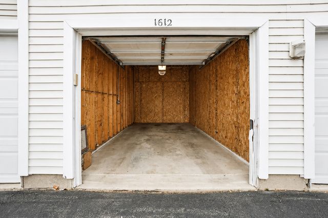 1623 Silverstone Drive 1623, Carpentersville, IL 60110