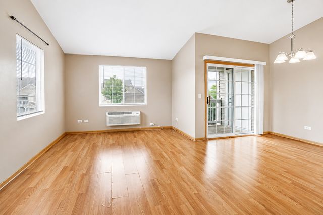 1623 Silverstone Drive 1623, Carpentersville, IL 60110