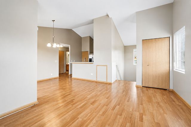 1623 Silverstone Drive 1623, Carpentersville, IL 60110