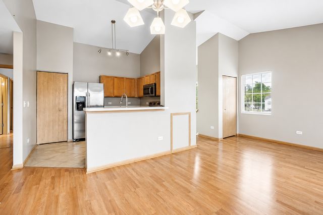 1623 Silverstone Drive 1623, Carpentersville, IL 60110