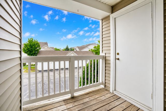 1623 Silverstone Drive 1623, Carpentersville, IL 60110