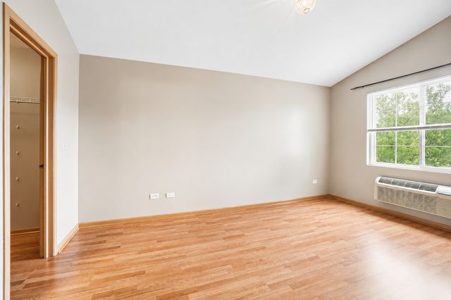 1623 Silverstone Drive 1623, Carpentersville, IL 60110