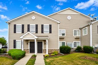 1623 Silverstone Drive 1623, Carpentersville, IL 60110
