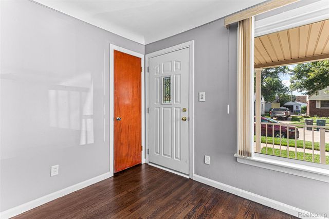 23254 Nona Street, Dearborn, MI 48124