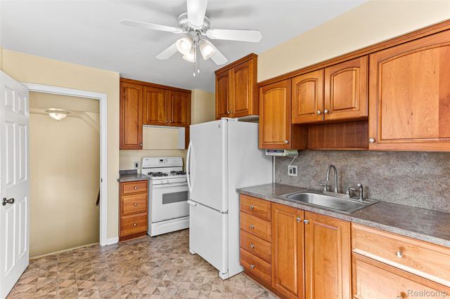 23254 Nona Street, Dearborn, MI 48124