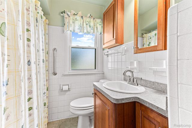 23254 Nona Street, Dearborn, MI 48124