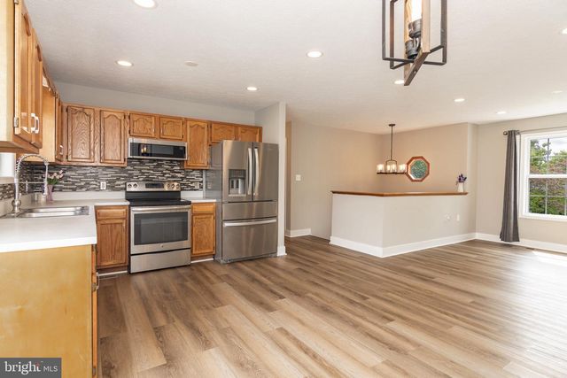 98 REX DR, Ranson, WV 25438
