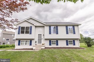 98 REX DR, Ranson, WV 25438