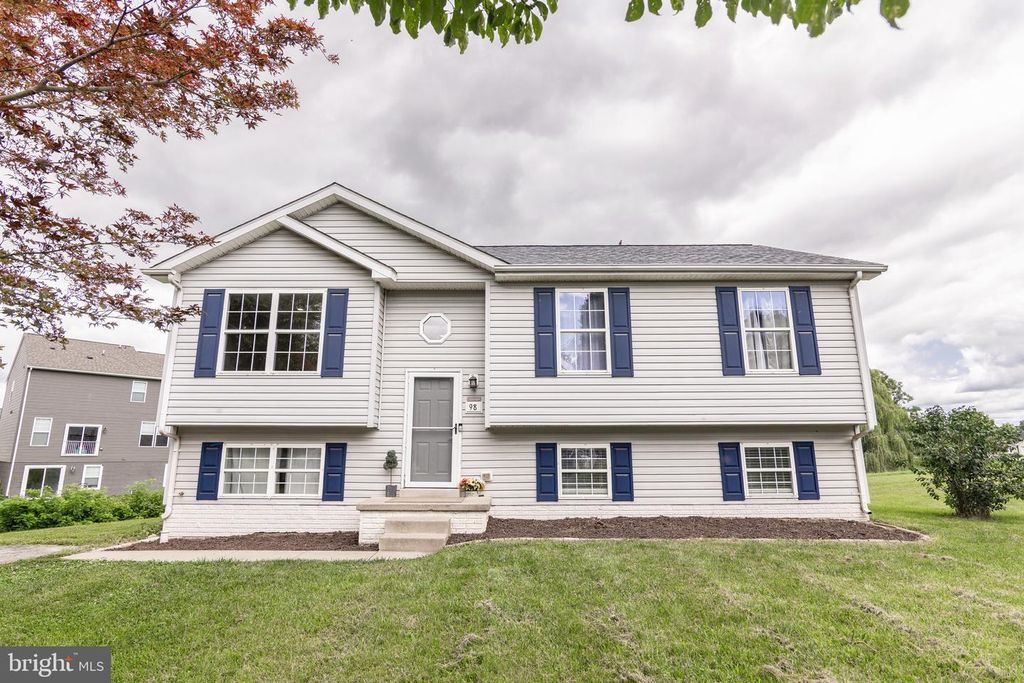98 REX DR, Ranson, WV 25438