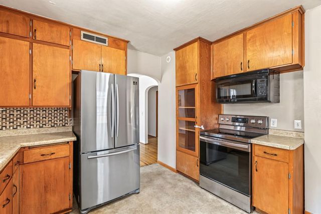 1510 Woodland Avenue, Eau Claire, WI 54701