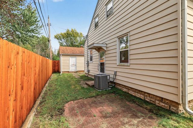 1510 Woodland Avenue, Eau Claire, WI 54701
