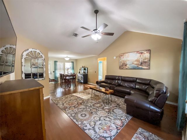 254 E Sunset Drive, Onalaska, TX 77360