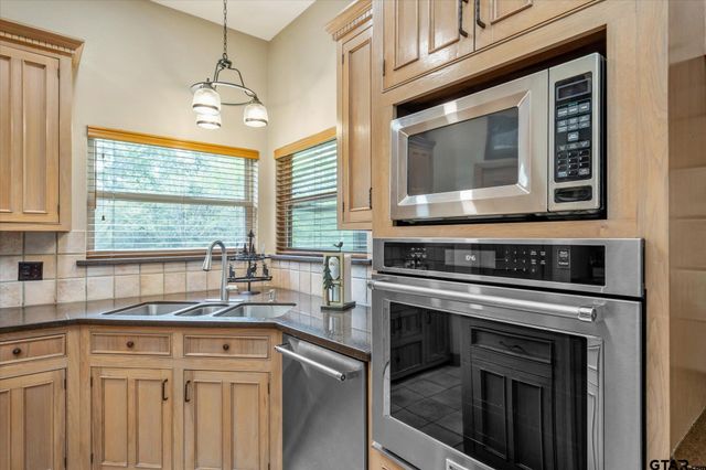 242 Lakewood Circle, Holly Lake Ranch, TX 75765