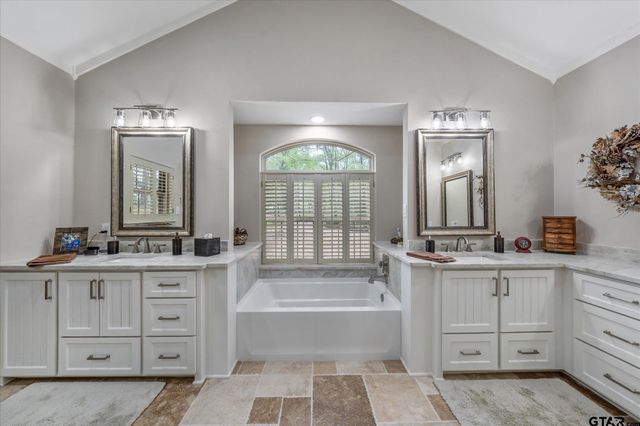 242 Lakewood Circle, Holly Lake Ranch, TX 75765