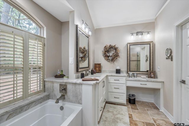 242 Lakewood Circle, Holly Lake Ranch, TX 75765