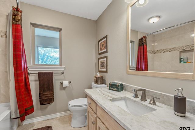 242 Lakewood Circle, Holly Lake Ranch, TX 75765