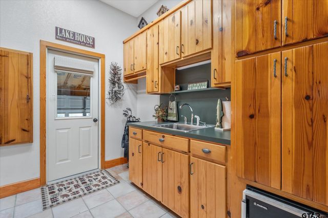 242 Lakewood Circle, Holly Lake Ranch, TX 75765