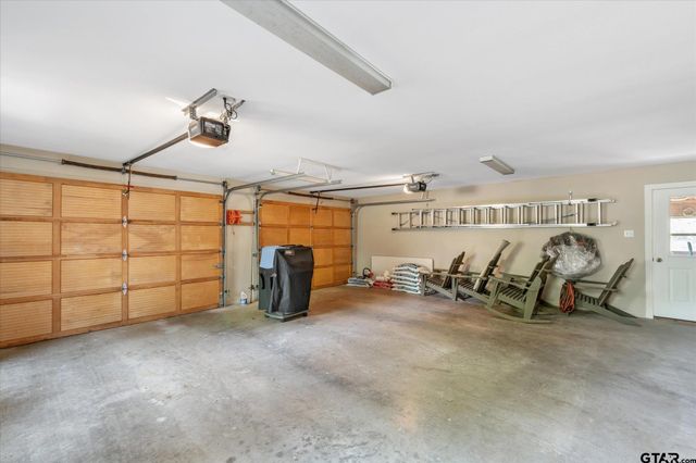 242 Lakewood Circle, Holly Lake Ranch, TX 75765