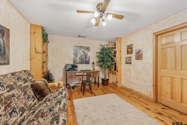 242 Lakewood Circle, Holly Lake Ranch, TX 75765