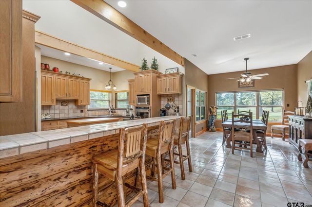 242 Lakewood Circle, Holly Lake Ranch, TX 75765