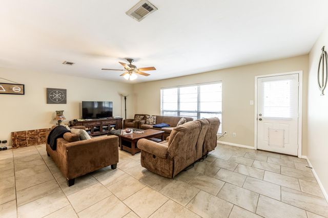 3028 Winding Way, Huntsville, TX 77340