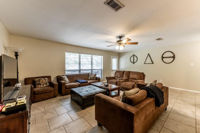 3028 Winding Way, Huntsville, TX 77340