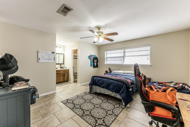 3028 Winding Way, Huntsville, TX 77340