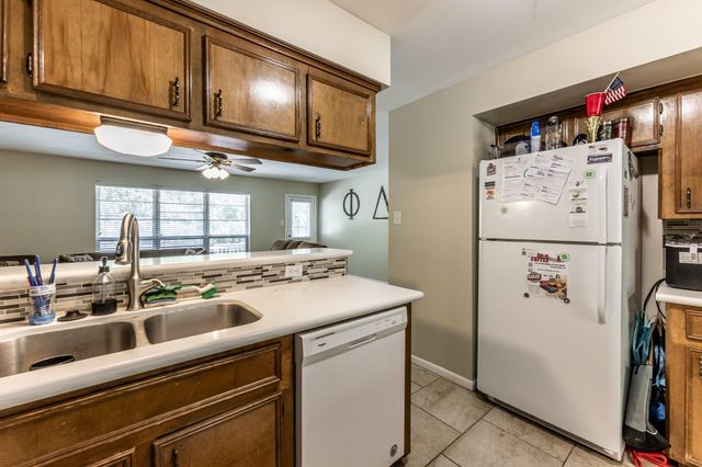 3028 Winding Way, Huntsville, TX 77340