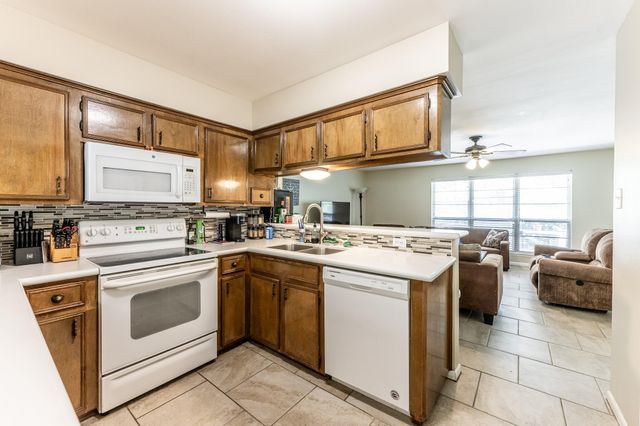 3028 Winding Way, Huntsville, TX 77340