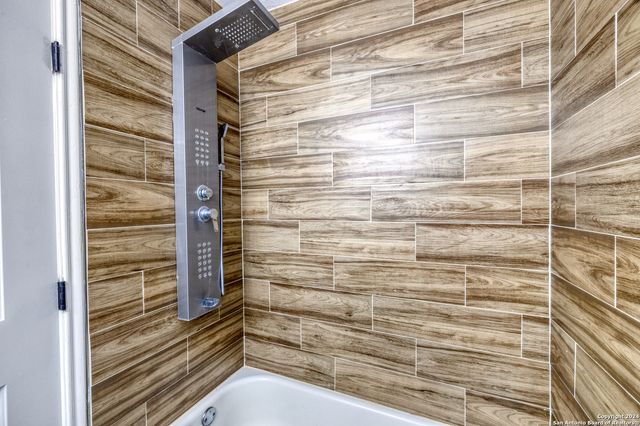 703 N 3rd St, Carrizo Springs, TX 78834