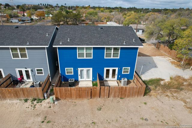 703 N 3rd St, Carrizo Springs, TX 78834