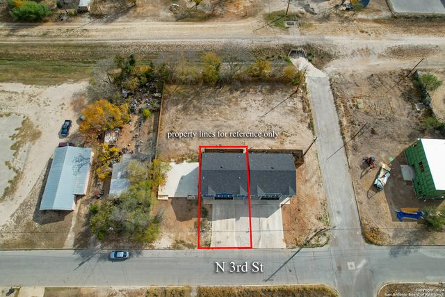 703 N 3rd St, Carrizo Springs, TX 78834