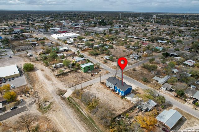 703 N 3rd St, Carrizo Springs, TX 78834