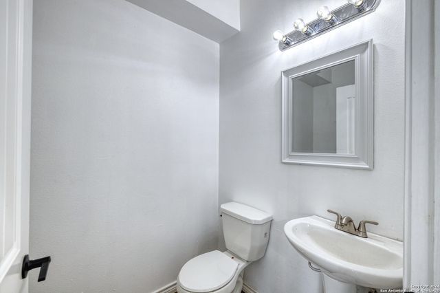 703 N 3rd St, Carrizo Springs, TX 78834