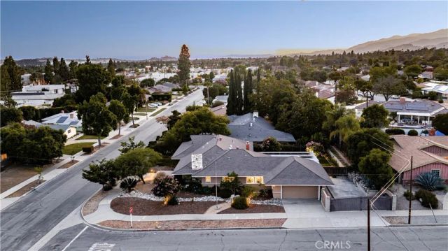 909 Reed Drive, Claremont, CA 91711
