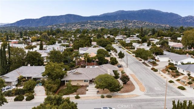 909 Reed Drive, Claremont, CA 91711