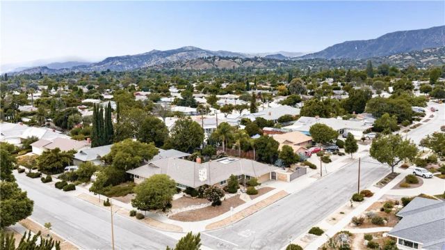 909 Reed Drive, Claremont, CA 91711