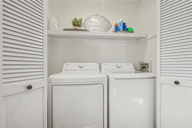 9901 Wayne Avenue, Kansas City, MO 64131