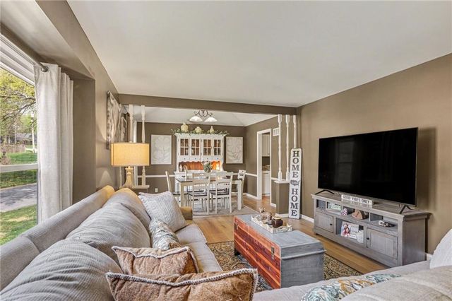 9901 Wayne Avenue, Kansas City, MO 64131